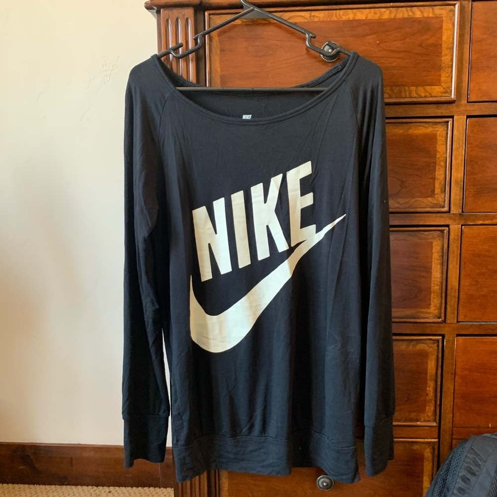 Nike slouchy long sleeved shirt